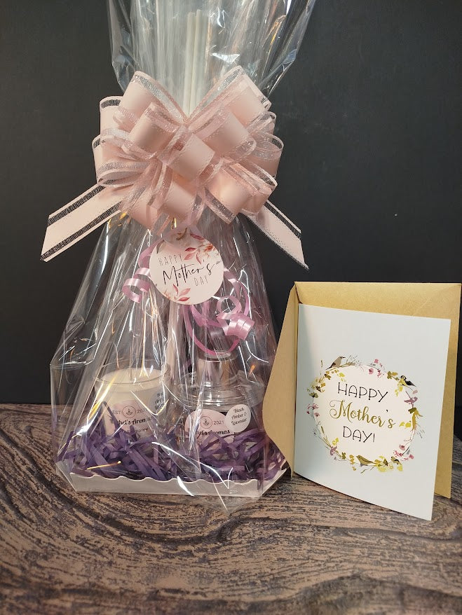 Candle and reed diffuser set.